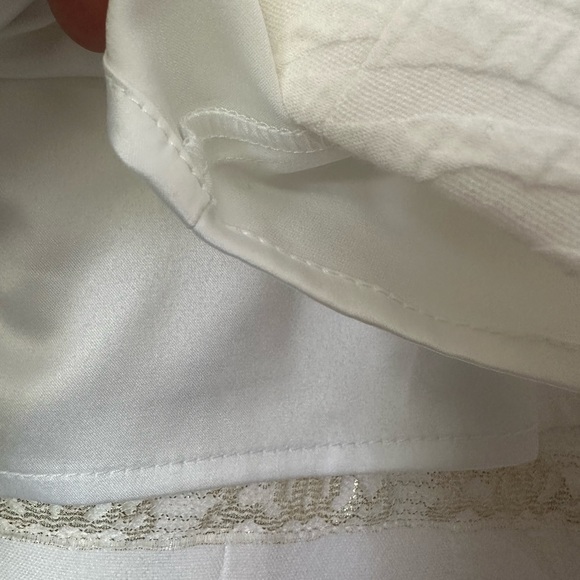 Lilly Pulitzer. White and gold embroidered NWT dress. Size 2 - Picture 3 of 6